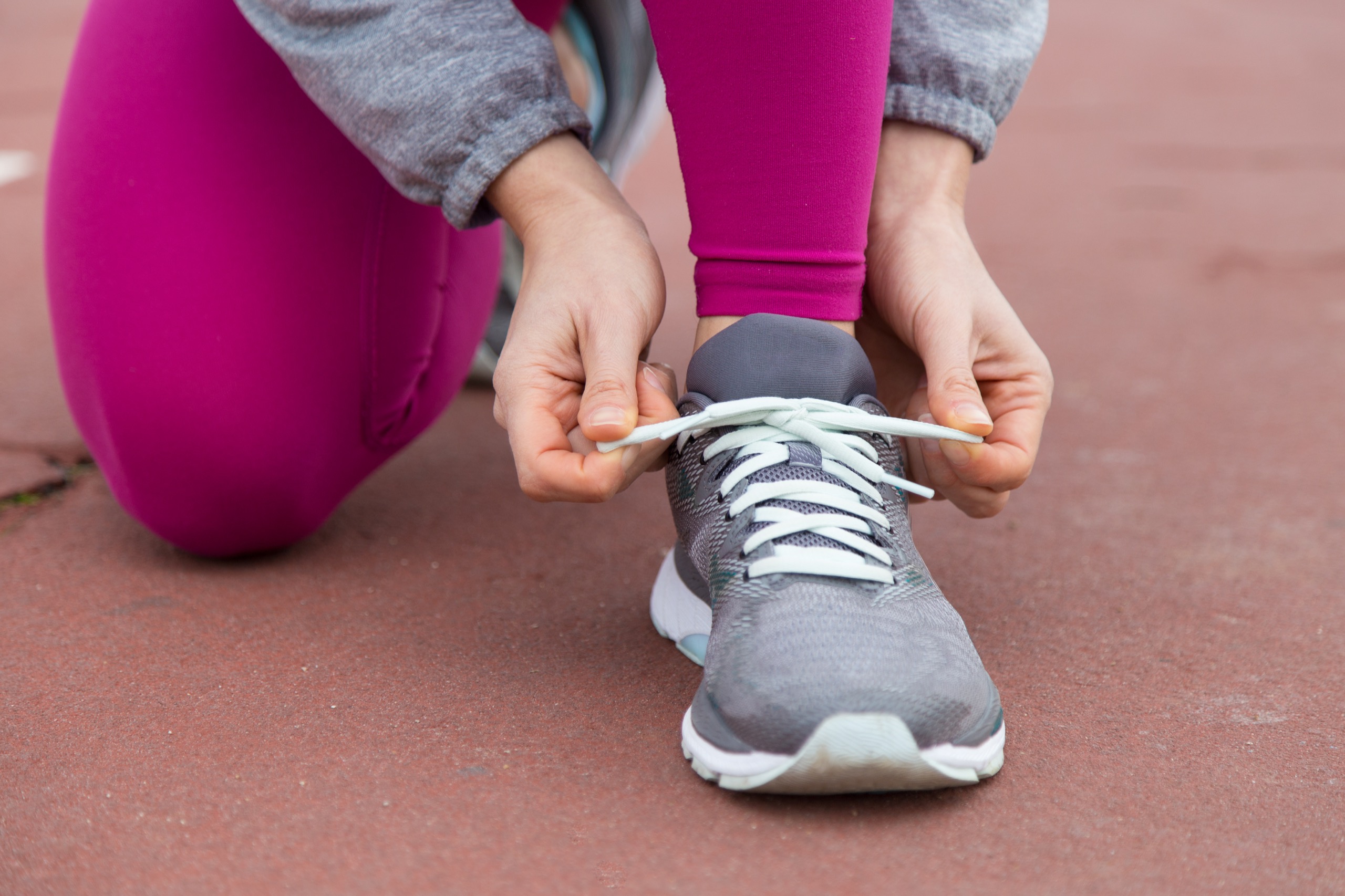 Descontos que vão te deixar em movimento: Aproveite nossos cupons para Tênis Esportivos e Casuais! Image by prostooleh on Freepik